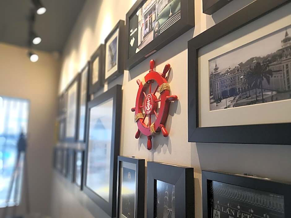 Lighthouse Hotel & Shortstay