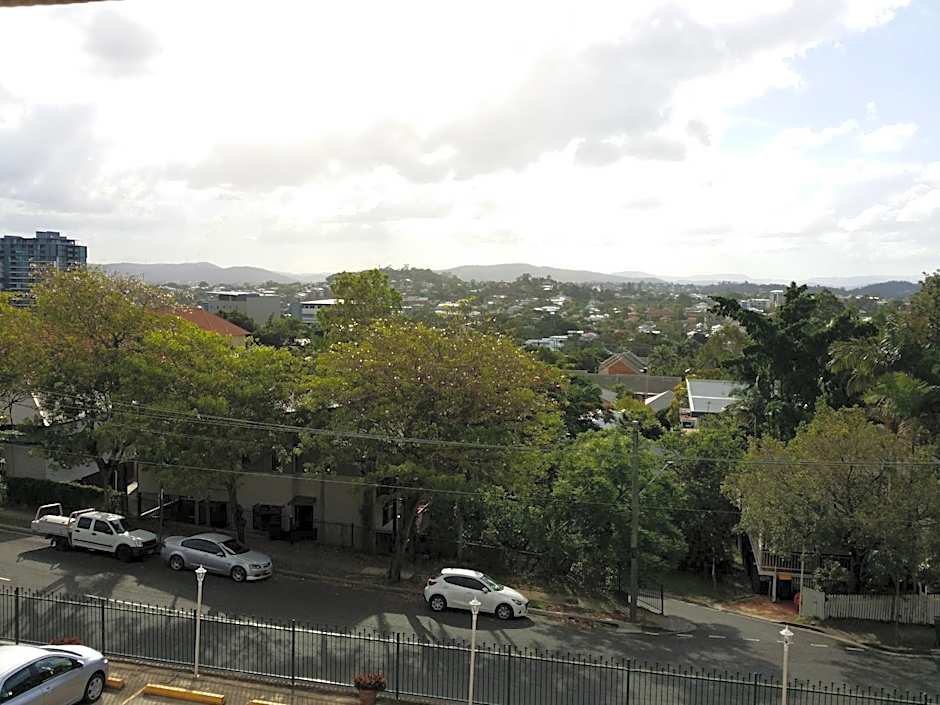 Hampton Court Apartments