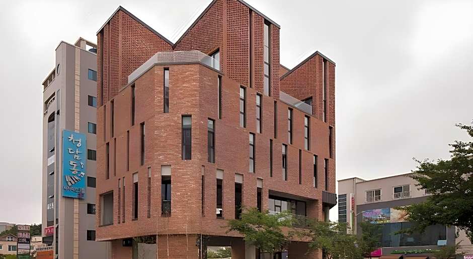 Gangneung Boutique Hotel Bombom