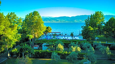 Tsamadanis Hotel & Bungalows Friends Family
