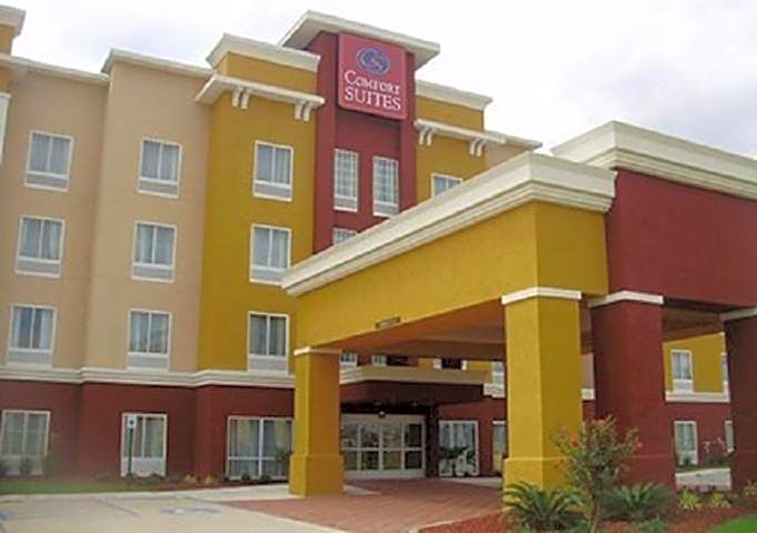 Comfort Suites near Tanger Outlet Mall