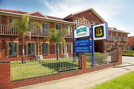 Courtyard Motor Inn