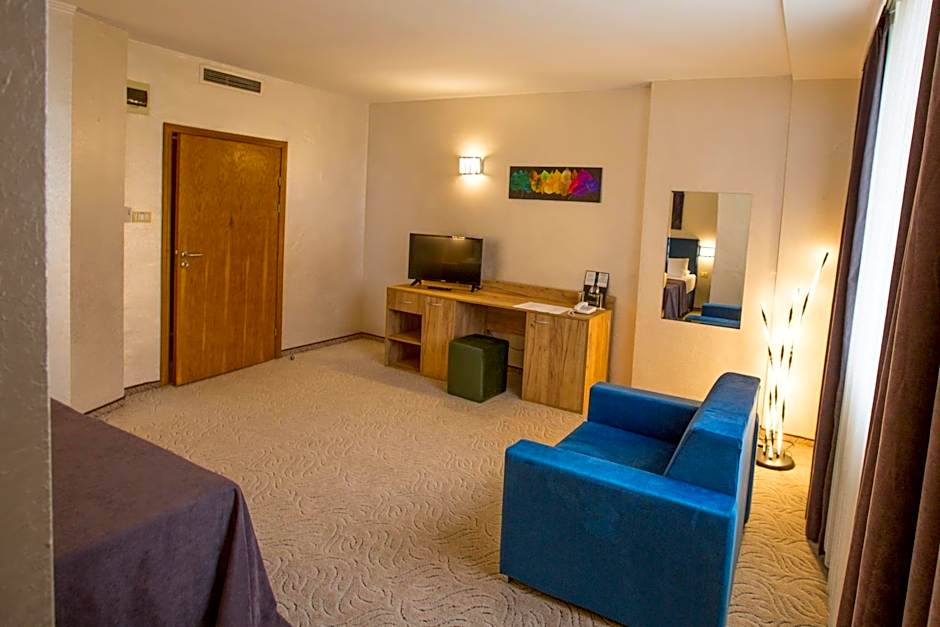 Terra Europe Brontes Hotel