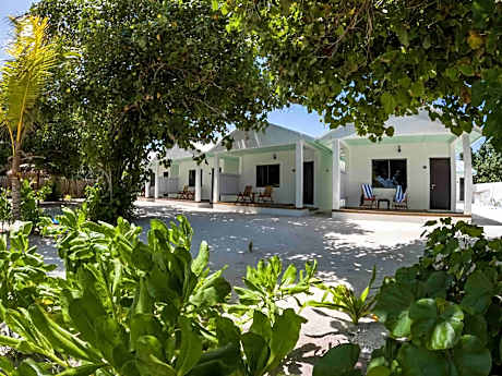 Clouds Beach Retreat L. Gan