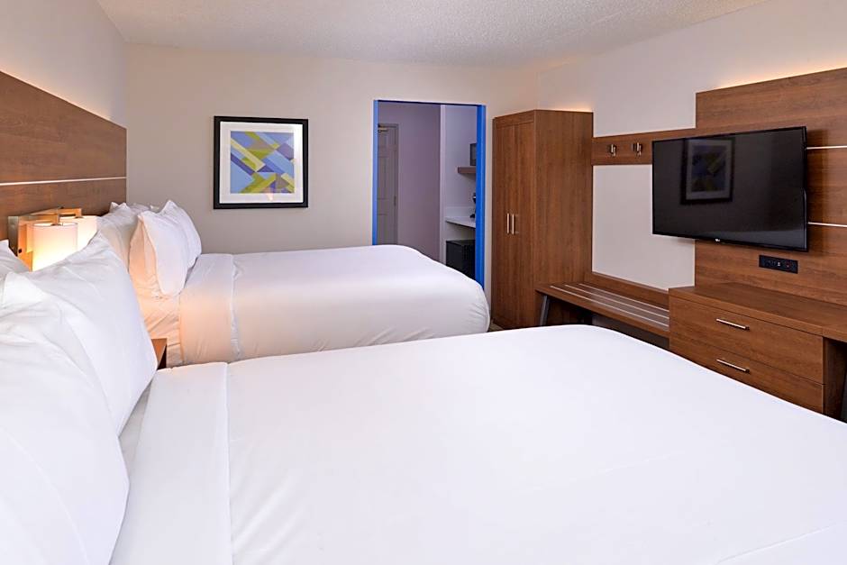Holiday Inn Express & Suites Omaha - 120th and Maple By IHG