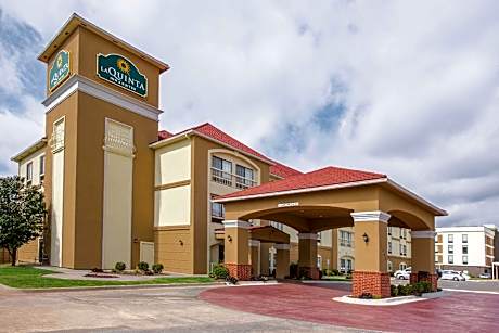 La Quinta Inn & Suites by Wyndham Oklahoma City Yukon