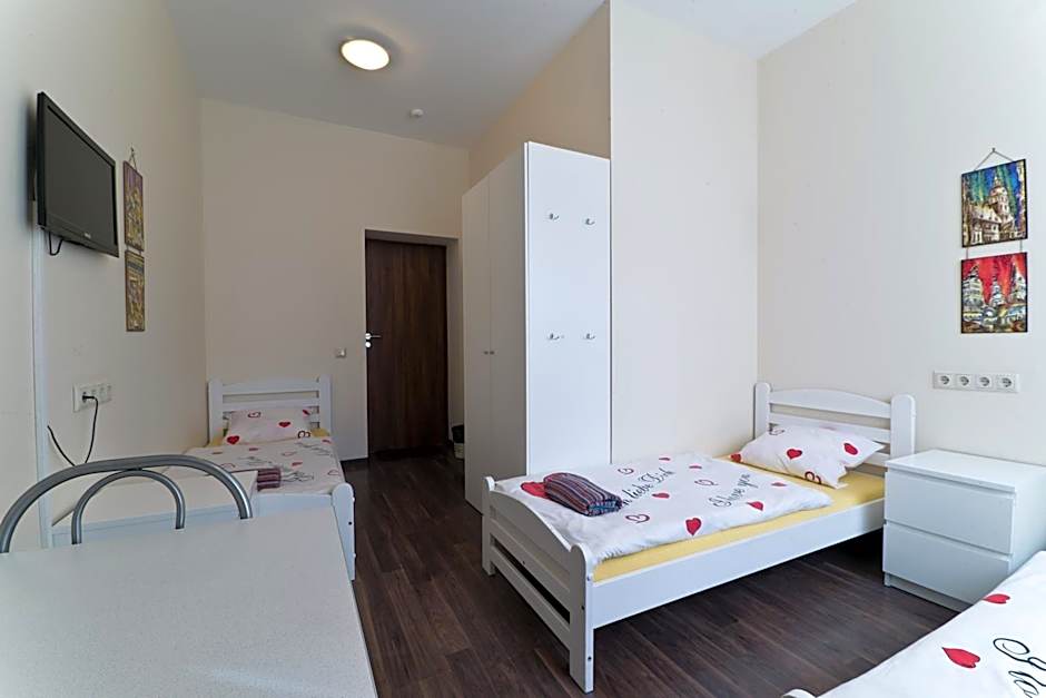 Happy Hotel