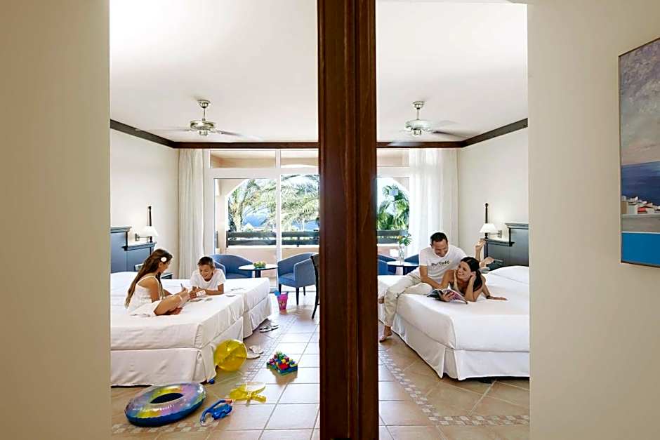 Photo 1 of 4 of Family, Sea View