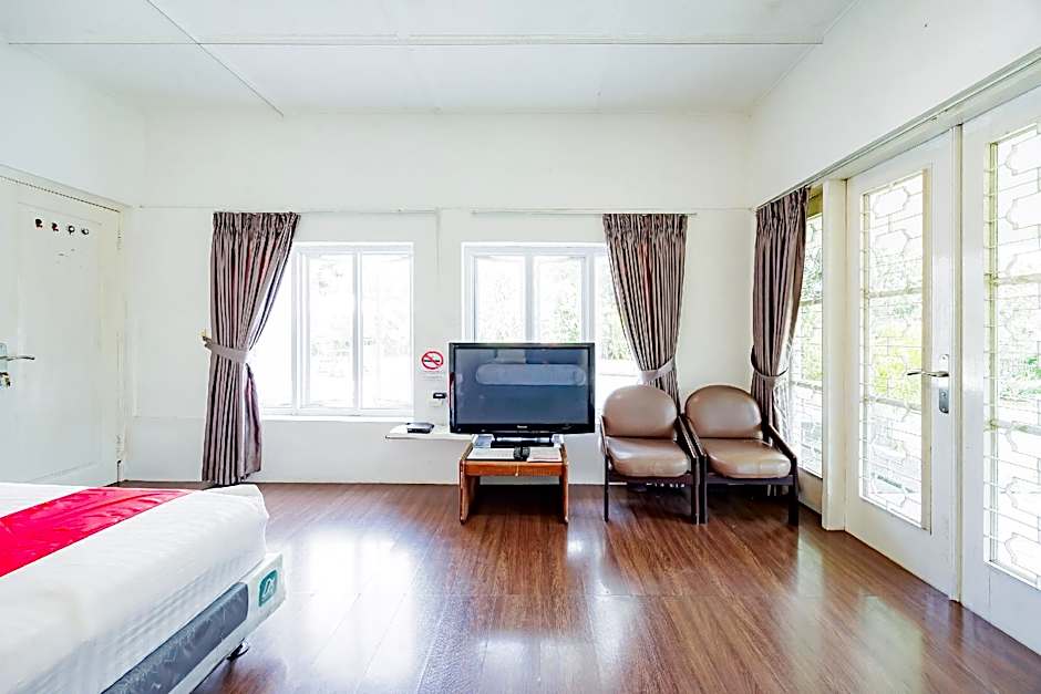 RedDoorz Plus @ Megamendung Puncak 2