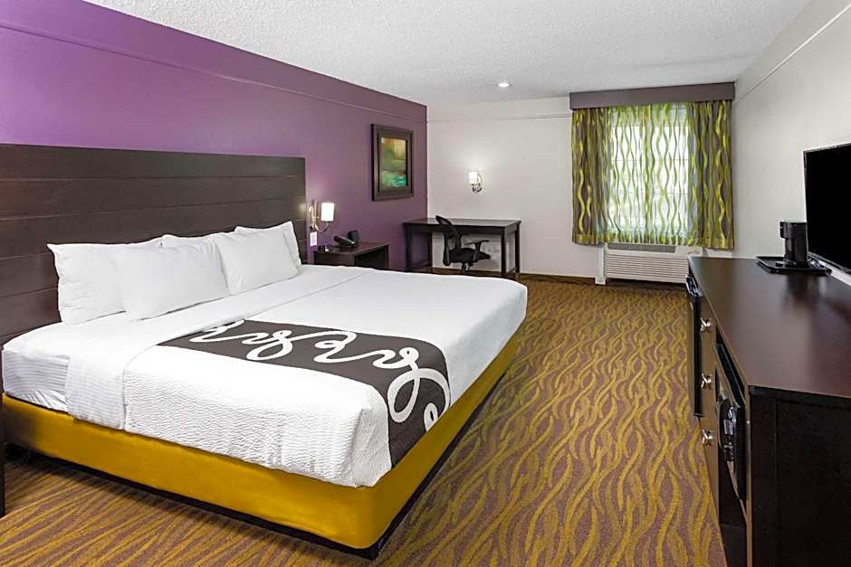 La Quinta Inn & Suites by Wyndham Laredo Airport