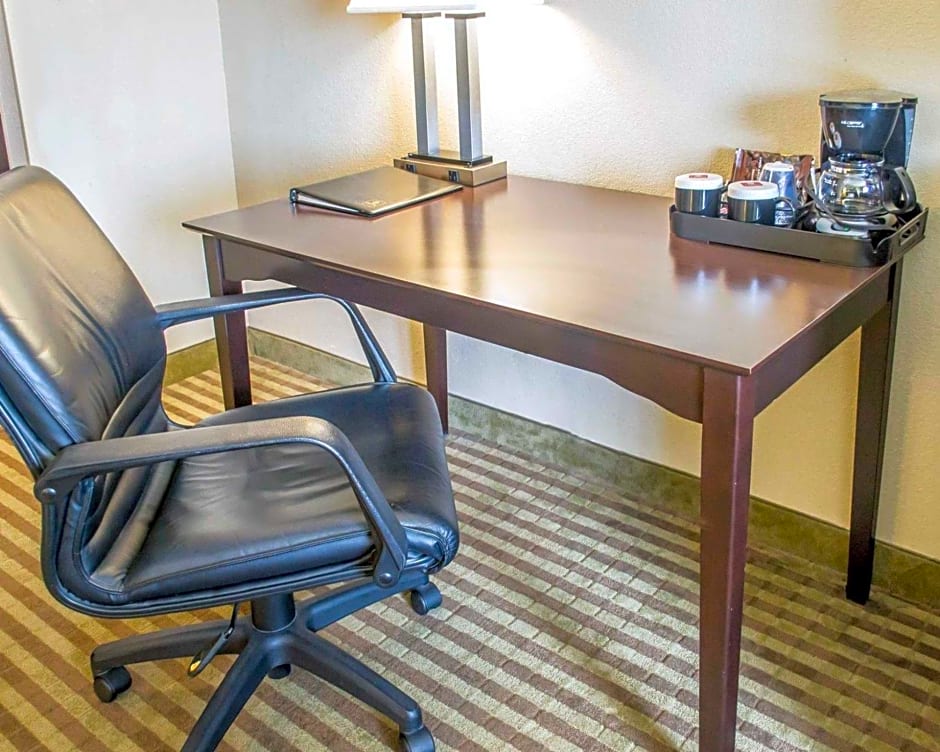 Clarion Hotel Beachwood-Cleveland