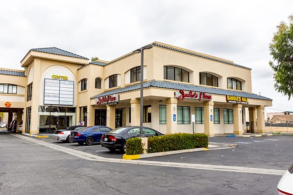 Days Inn & Suites by Wyndham Artesia