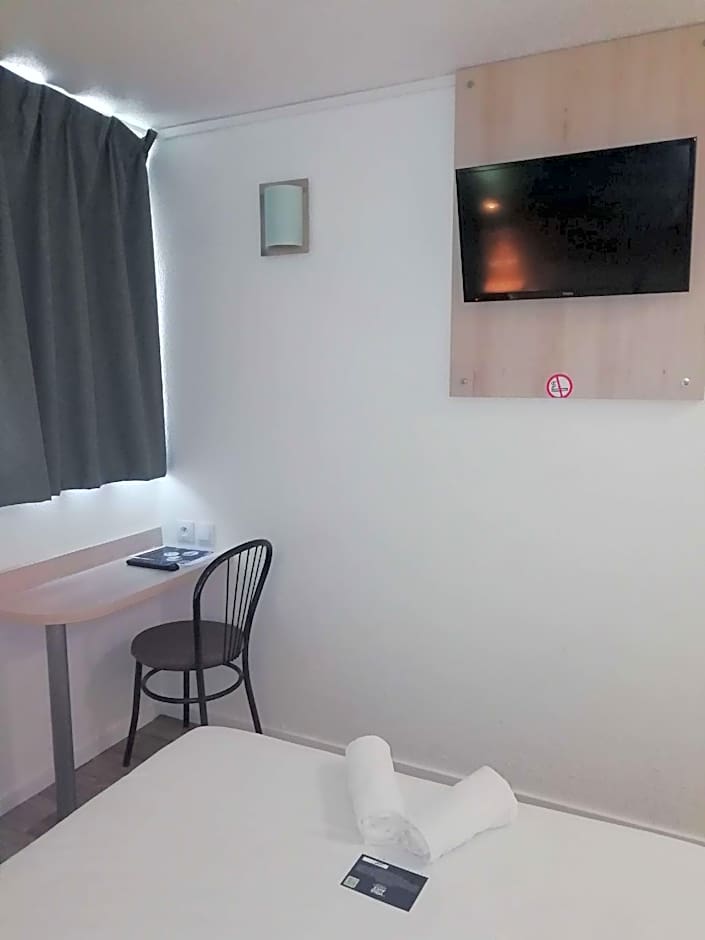 Kyriad Direct Dreux