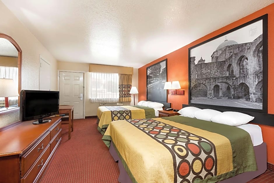 Super 8 by Wyndham San Antonio at I-10