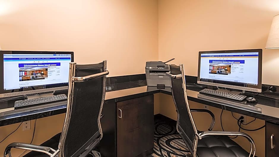 Best Western Plus Airport Inn & Suites