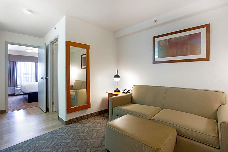 Super 8 by Wyndham Calgary Shawnessy Area