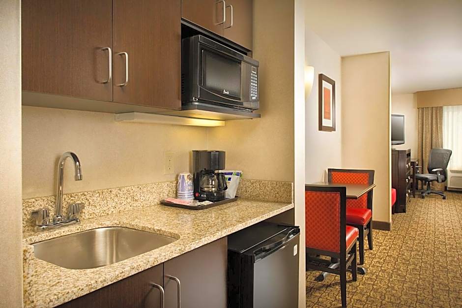 Holiday Inn Express & Suites Alexandria - Fort Belvoir By IHG