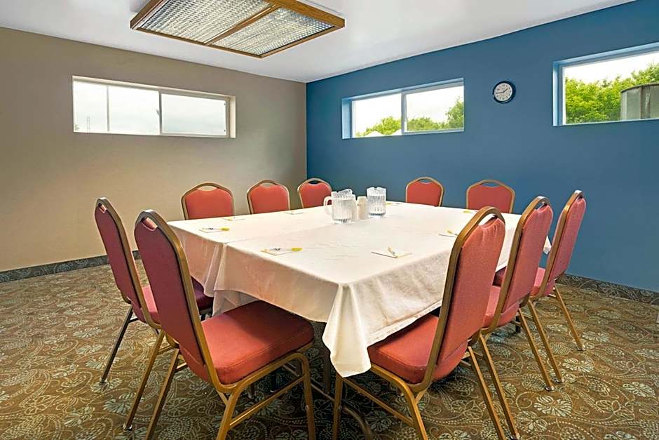 Days Inn by Wyndham Eagan Minnesota Near Mall of America