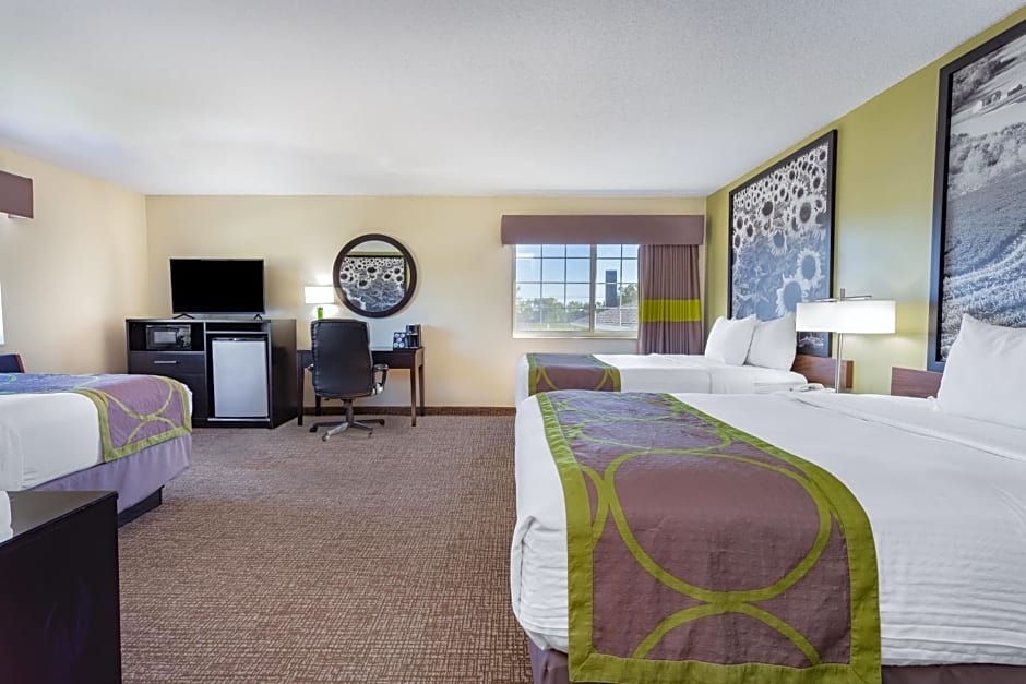 Super 8 by Wyndham Emmetsburg