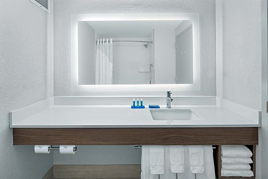 Holiday Inn Express Hotel & Suites Byron By IHG