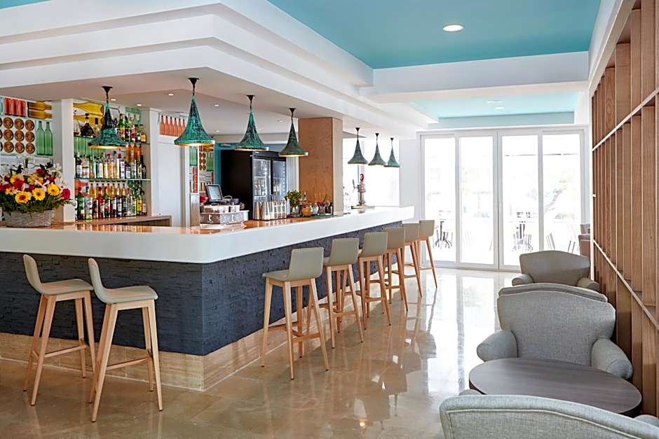 Universal Hotel Laguna