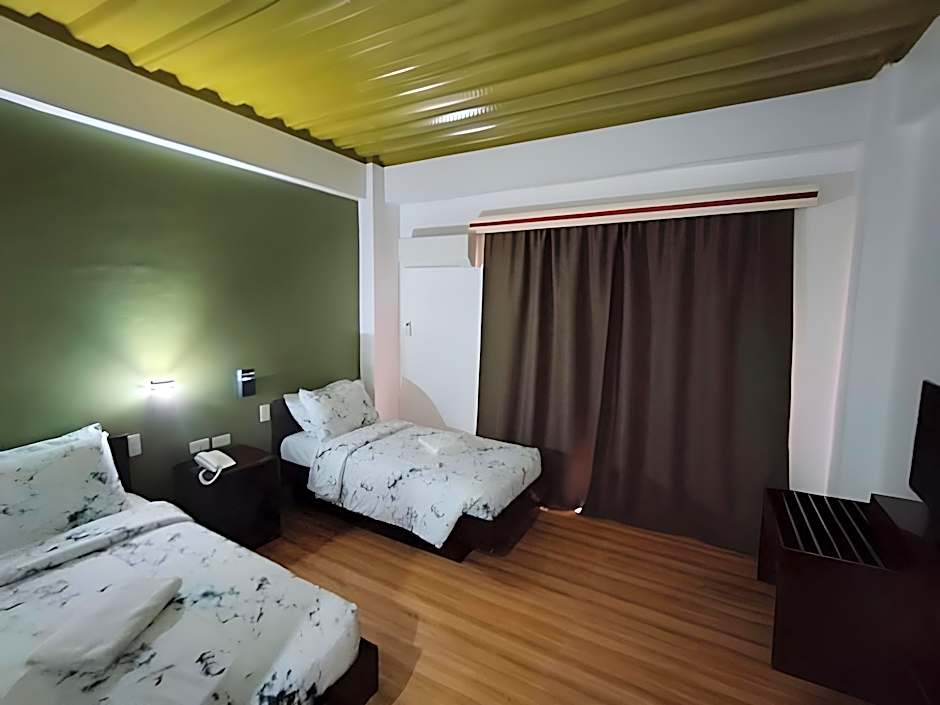 RedDoorz @ LQJ Hotel Old Buswang Kalibo