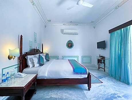 Premium Room with Balcony:  Complimentary Hi-Tea 04.00- 05.00 PM