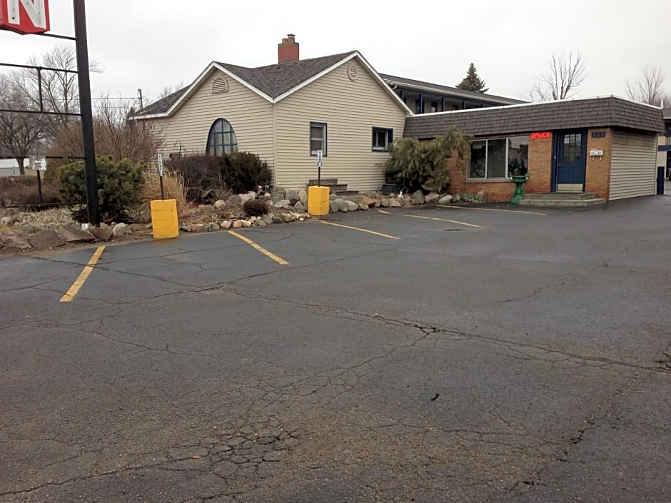 Cadet Motor Inn