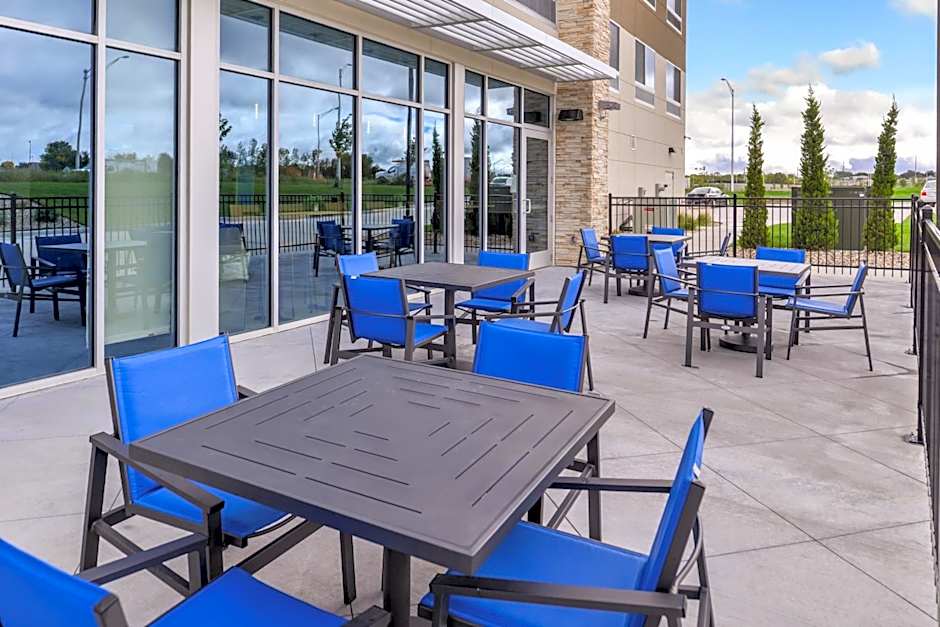 Holiday Inn Express & Suites Kansas City - Lees Summit By IHG