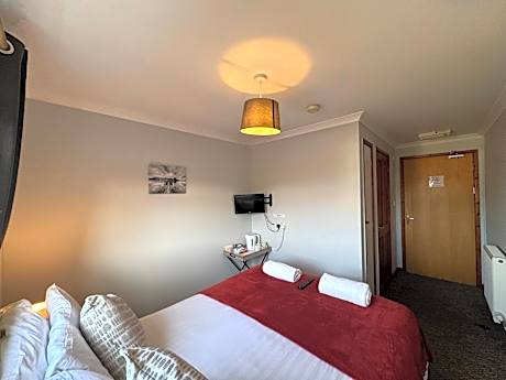 Room 1 - Double room with private bathroom