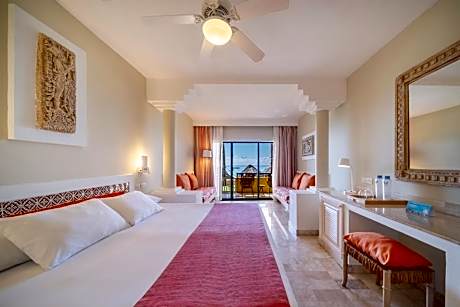 Junior Suite Ocean Front Beach Access Single Use
