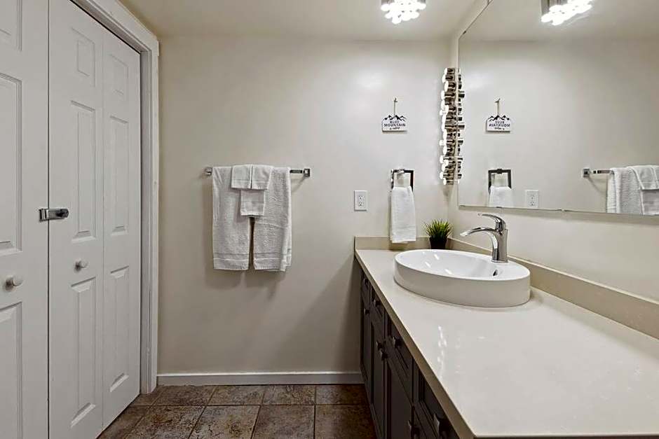 Whispering Pines Escape