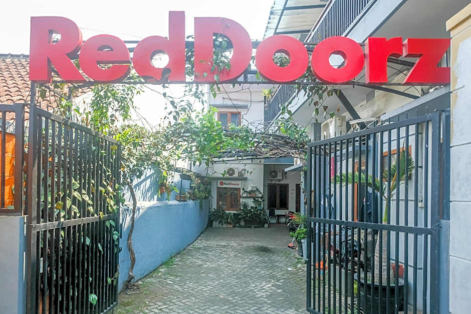 RedDoorz @ Jalan Kedawung