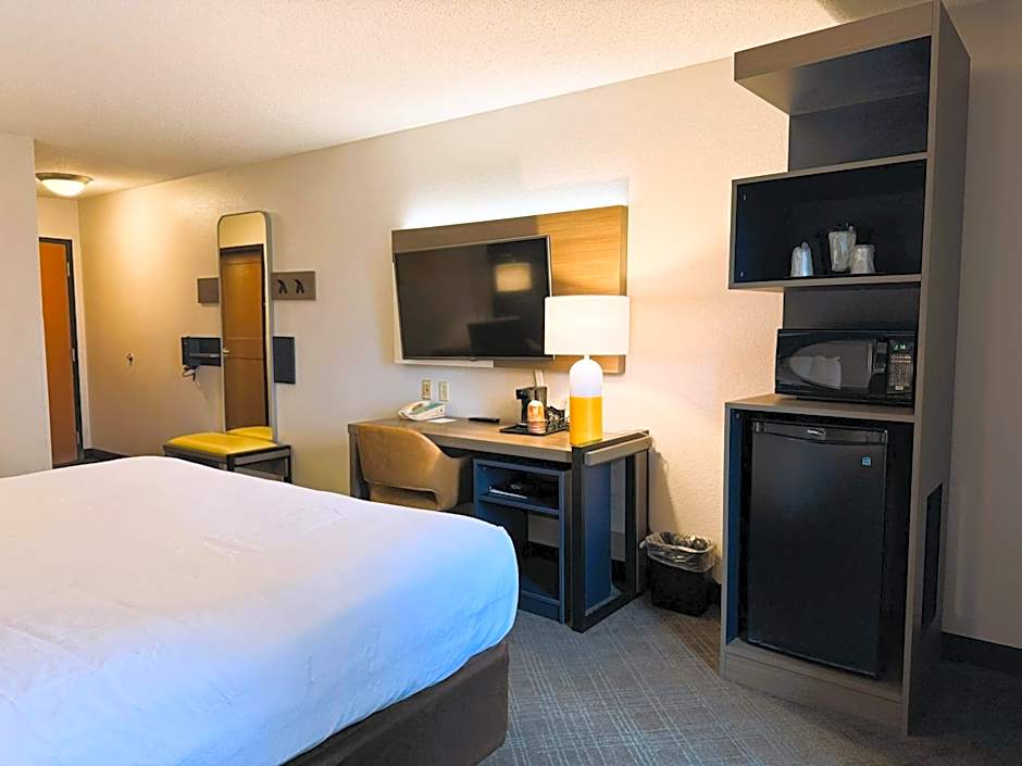 Comfort Inn & Suites Sheboygan I-43
