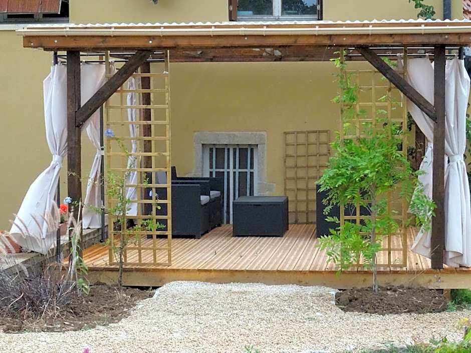Datcha Bourguignonne, Chambres & Gîte