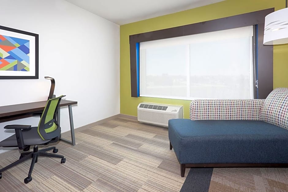 Holiday Inn Express And Suites Firestone Longmont By IHG