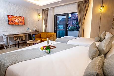 Superior Deluxe Room with Bathtub -- 15% off on Food and Beverage and Sauna and Steam