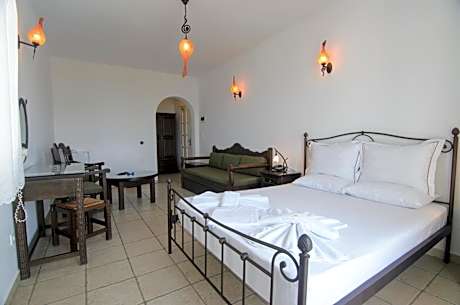 Double Room with Balcony and Sea View