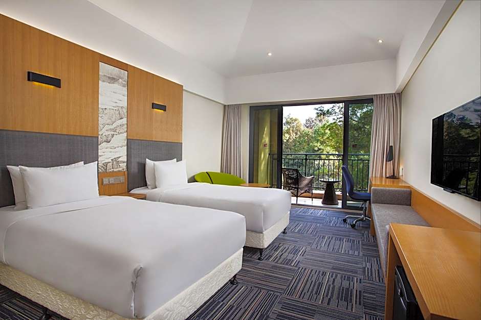 Aloft Chengdu Shixiang Lake