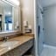 Orangewood Inn & Suites Kansas City Airport