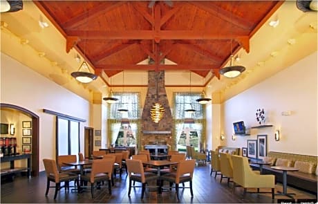 Hampton Inn & Suites Newtown