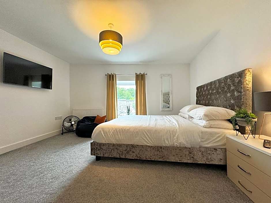 The Courtyard, 4 - Bed, Sleeps 6, Pets Welcome