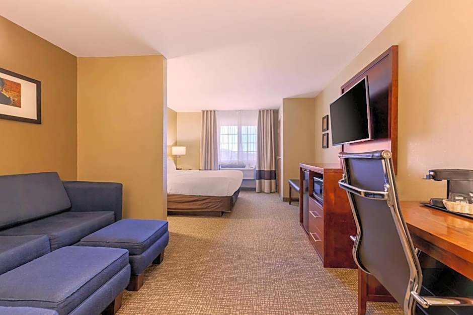 Comfort Suites Johnson Creek Conference Center