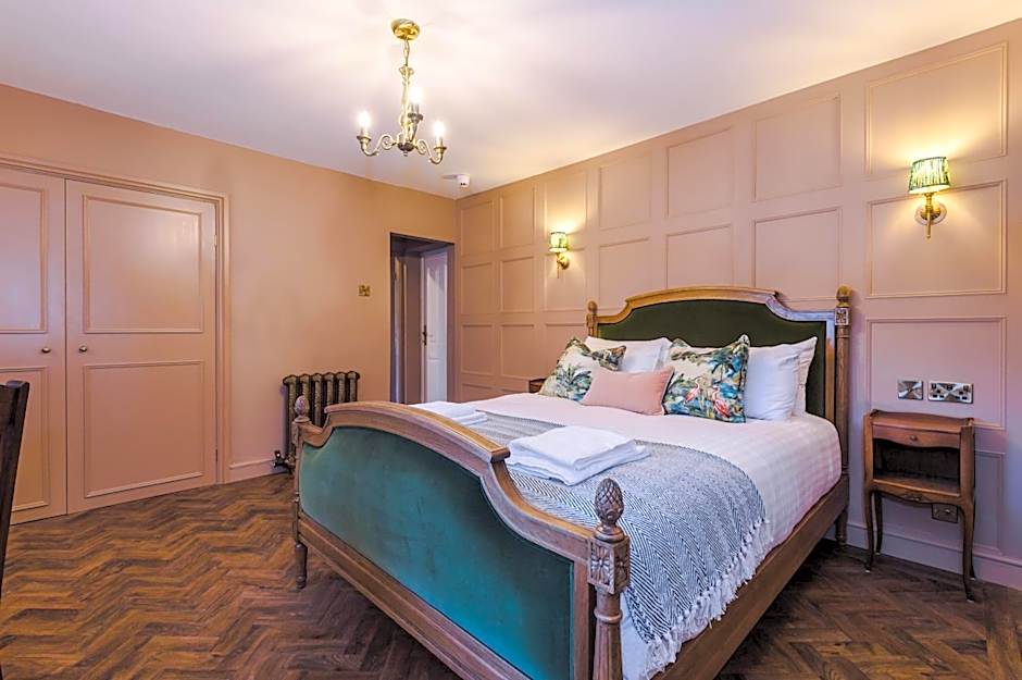 Russell Court by Orenda-Luxe