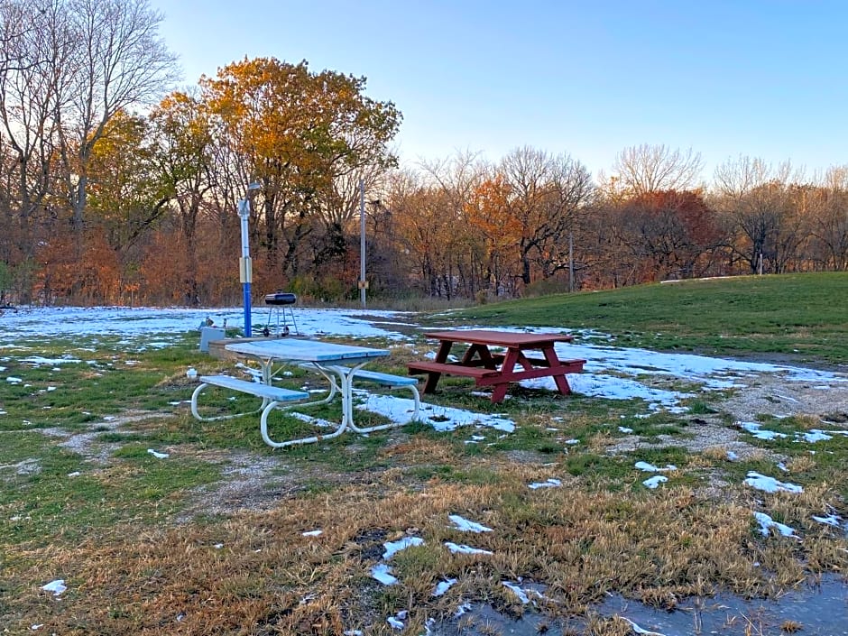 Burr Oak Motel