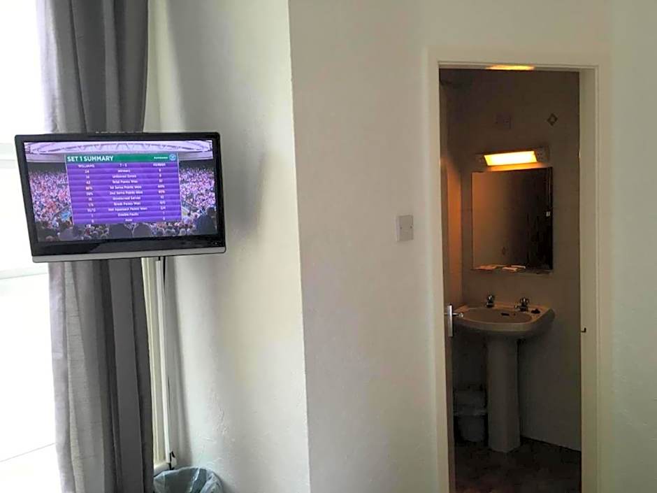 OYO Wave Crest Hotel