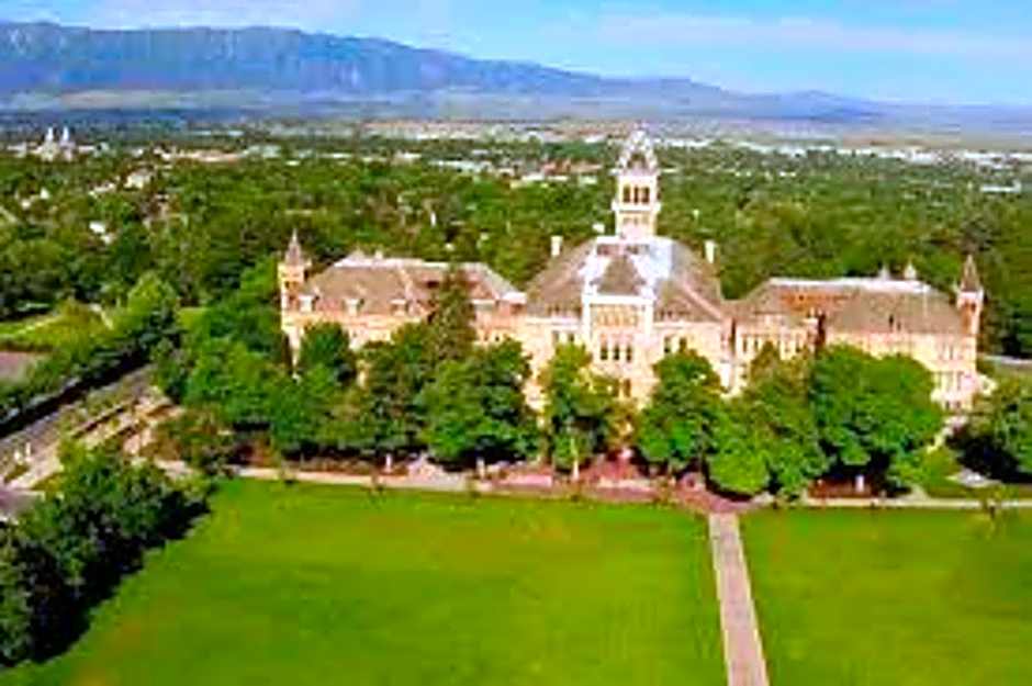 Holiday Inn Express & Suites Logan By IHG