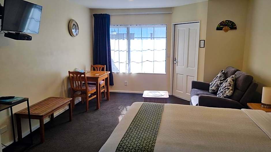 Tudor Lodge Motel