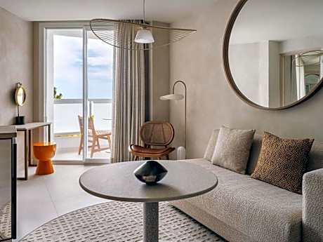 One-Bedroom Suite with Sea View