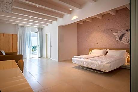 Junior Suite with Jacuzzi and Side Sea View